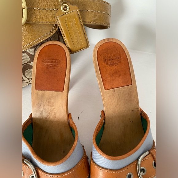 SOLD***💫VINTAGE COACH WOODEN MULE HEELS! 💫 - Picture 2 of 12